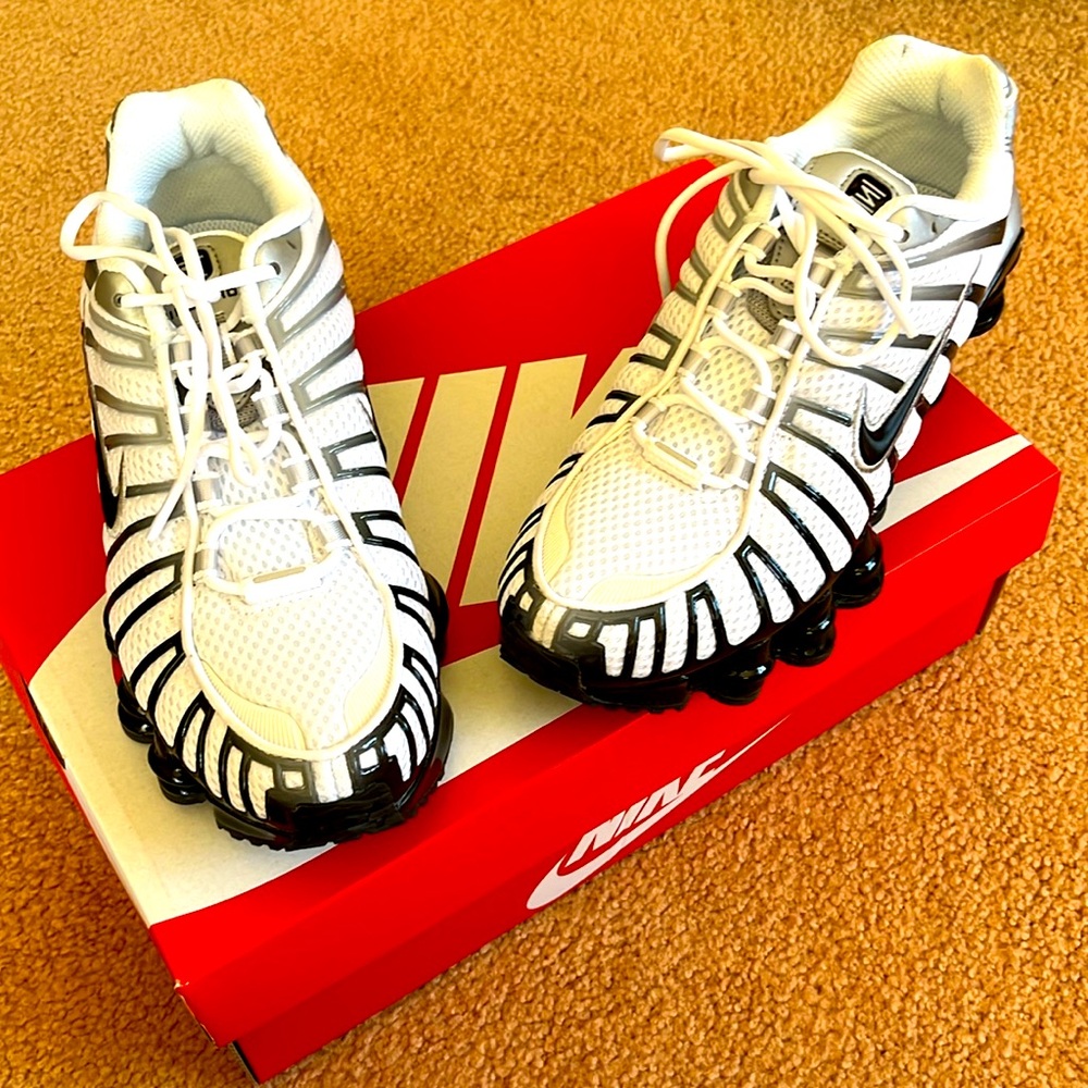 Nike Shox TL. 6.5. Black/White